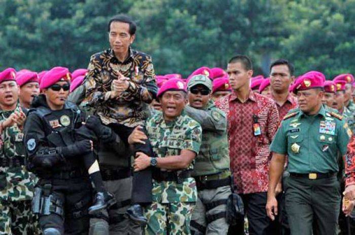 Pasca Demo, Jokowi Sibuk Safari ke TNI dan Polri, Coba Rengkuh Militer Masuk Kekuasaannya
