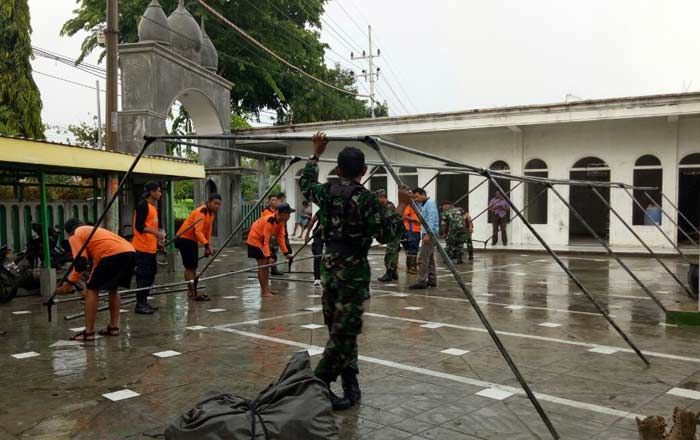 Banjir di Bojonegoro Terus Meluas, BPBD Evakuasi Warga Serta Dirikan Tenda Pengungsian Banjir di Bojonegoro Terus Meluas, BPBD Evakuasi Warga Serta Dirikan Tenda Pengungsian