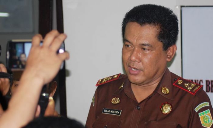 2 Orang Pegawai Pengadilan Negeri Trenggalek Ditetapkan Sebagai Tersangka oleh Kejaksaan 2 Orang Pegawai Pengadilan Negeri Trenggalek Ditetapkan Sebagai Tersangka oleh Kejaksaan