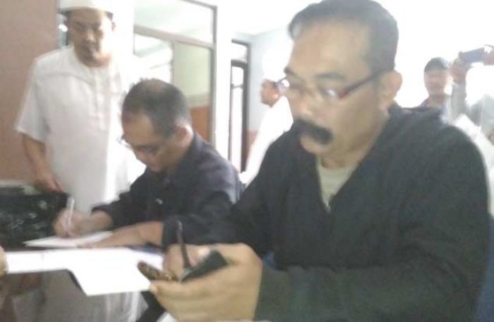 Tak Gubris Larangan Kapolri, 5000 Umat Islam dari Malang Berangkat ke Jakarta Gunakan Puluhan Bus Tak Gubris Larangan Kapolri, 5000 Umat Islam dari Malang Berangkat ke Jakarta Gunakan Puluhan Bus