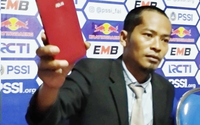 Ketua PWI Pamekasan Persoalkan Tanda Tangan Kehadiran Jurnalis Dobel di Paripurna Pilwabup Ketua PWI Pamekasan Persoalkan Tanda Tangan Kehadiran Jurnalis Dobel di Paripurna Pilwabup