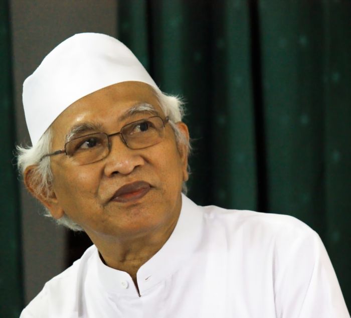 Tak Larut Dukung-Mendukung, Gus Mus Dimintai Fatwa Pilih Siapa: Istafti Qalbak, Tanya pada Nuranimu Tak Larut Dukung-Mendukung, Gus Mus Dimintai Fatwa Pilih Siapa: Istafti Qalbak, Tanya pada Nuranimu