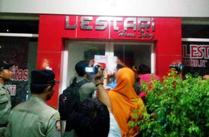 Ilegal, Satpol PP Gresik Segel Homestay Lestari