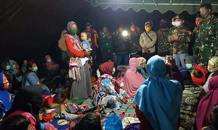Diterjang Lahar Dingin hingga Tepian Sungai Jebol, Warga di Sekitar DAS Semeru Mengungsi Diterjang Lahar Dingin hingga Tepian Sungai Jebol, Warga di Sekitar DAS Semeru Mengungsi