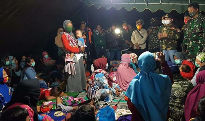 Diterjang Lahar Dingin hingga Tepian Sungai Jebol, Warga di Sekitar DAS Semeru Mengungsi