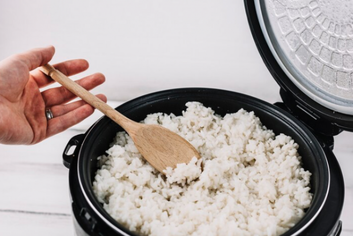 Awas! Makan Nasi Panas Bisa Bahaya untuk Orang dengan Kondisi ini dan Cara Mengatasinya Awas! Makan Nasi Panas Bisa Bahaya untuk Orang dengan Kondisi ini dan Cara Mengatasinya