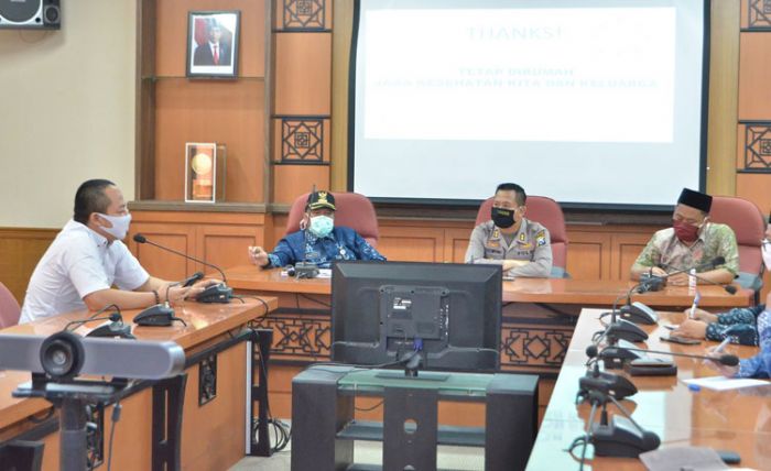 PSBB Jilid II, Bupati Gresik Kerahkan 1.200 Personel untuk Perketat Pengawasan hingga 24 Jam PSBB Jilid II, Bupati Gresik Kerahkan 1.200 Personel untuk Perketat Pengawasan hingga 24 Jam