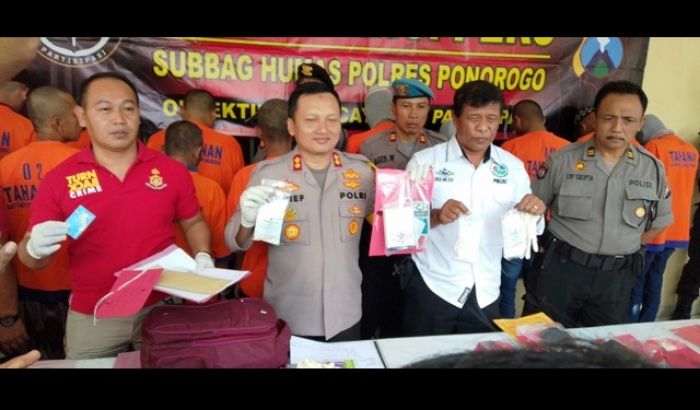 Baru Sebulan Menjabat, Kapolres Ponorogo Nyatakan Perang Terhadap Narkoba Baru Sebulan Menjabat, Kapolres Ponorogo Nyatakan Perang Terhadap Narkoba