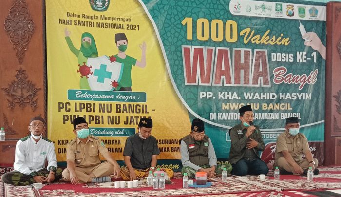 Pondok Pesantren KHA Wahid Hasyim Bangil Gelar Vaksinasi 1.000 Dosis Pondok Pesantren KHA Wahid Hasyim Bangil Gelar Vaksinasi 1.000 Dosis
