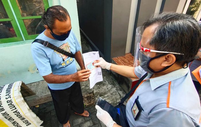 Penerima BST di Kediri Cukup Nunggu di Rumah Penerima BST di Kediri Cukup Nunggu di Rumah