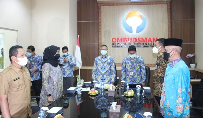 Ombudsman Jatim Serahkan Rapor Pelayanan Publik kepada Delapan Kepala Daerah, Banyuwangi Tertinggi Ombudsman Jatim Serahkan Rapor Pelayanan Publik kepada Delapan Kepala Daerah, Banyuwangi Tertinggi