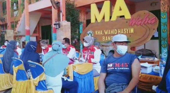 Pondok Pesantren KHA Wahid Hasyim Bangil Kembali Gelar Vaksinasi Massal Pondok Pesantren KHA Wahid Hasyim Bangil Kembali Gelar Vaksinasi Massal