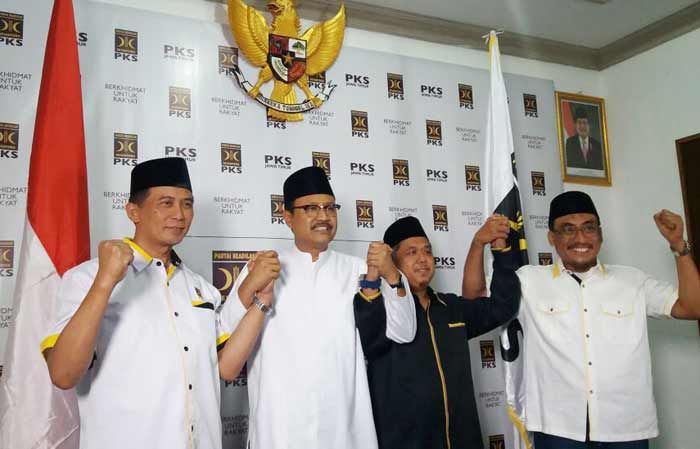 PKS Jatim Deklarasikan Dukungan ke Gus Ipul PKS Jatim Deklarasikan Dukungan ke Gus Ipul