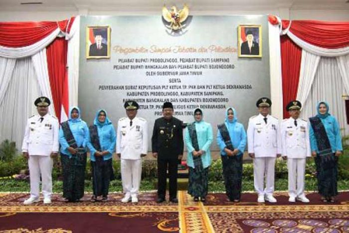 Gubernur Lantik Empat Penjabat Bupati di Jatim Gubernur Lantik Empat Penjabat Bupati di Jatim
