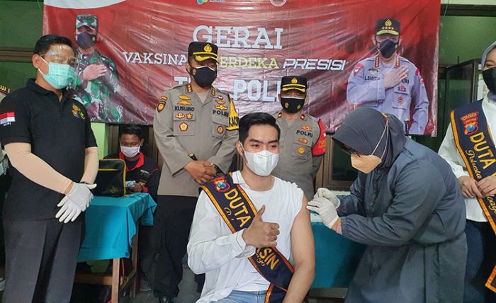 Tinjau Vaksinasi Tahap Dua di Desa Tambak Rejo Waru, Kapolresta Sidoarjo: Masyarakat Begitu Antusias Tinjau Vaksinasi Tahap Dua di Desa Tambak Rejo Waru, Kapolresta Sidoarjo: Masyarakat Begitu Antusias