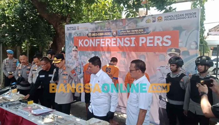Satreskrim Polres Probolinggo Kota Ringkus Pelaku Curanmor Bersenpi dan Penadah Satreskrim Polres Probolinggo Kota Ringkus Pelaku Curanmor Bersenpi dan Penadah