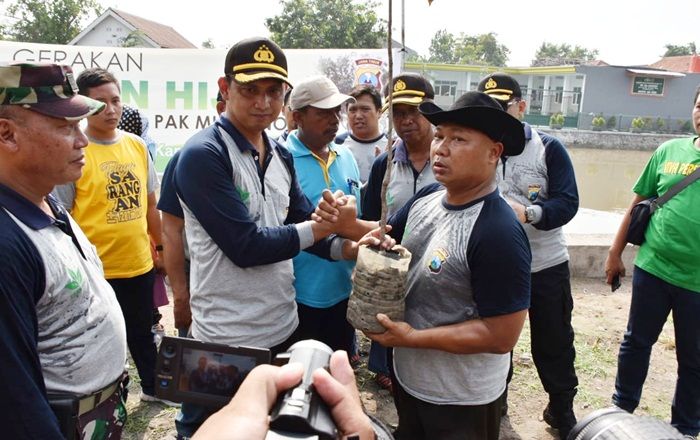 Kapolresta Sidoarjo Dukung Gerakan Hijau yang Dipelopori Seorang Disabilitas Kapolresta Sidoarjo Dukung Gerakan Hijau yang Dipelopori Seorang Disabilitas