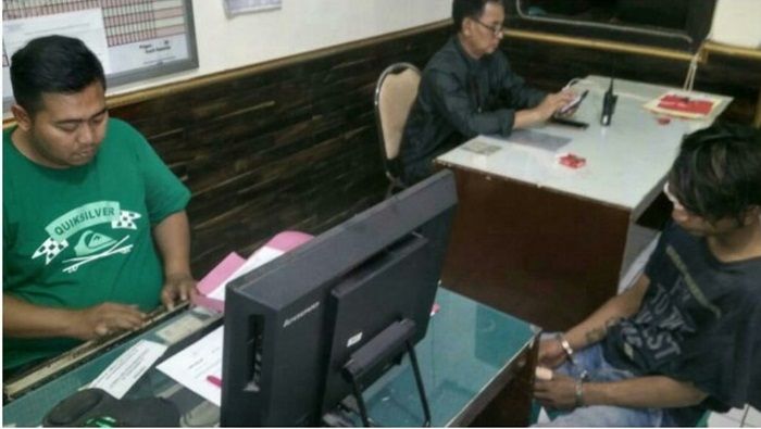 Nekat Curi TV Tetangga Sore Hari, Pemuda Prigen Pasuruan Diciduk Polisi Nekat Curi TV Tetangga Sore Hari, Pemuda Prigen Pasuruan Diciduk Polisi