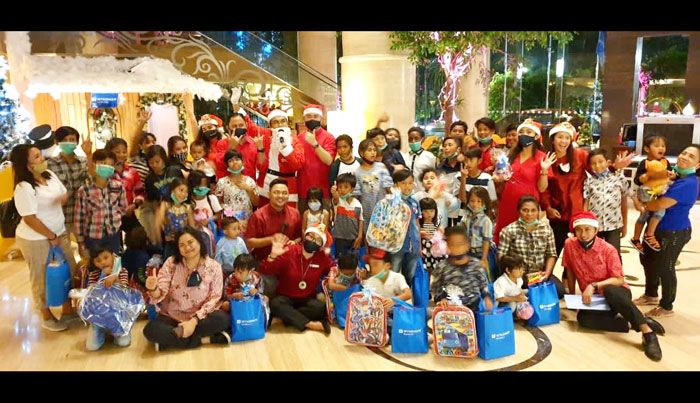 ​Sambut Natal, Wyndham Surabaya Gelar Lighting Christmas Tree Bareng Anak-anak Panti Asuhan