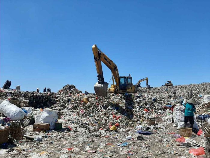 Tolak Tarif Retribusi Sampah Rp25-35 Ribu di Sidoarjo, Kades Kemiri Sempat akan Tutup TPST Tolak Tarif Retribusi Sampah Rp25-35 Ribu di Sidoarjo, Kades Kemiri Sempat akan Tutup TPST