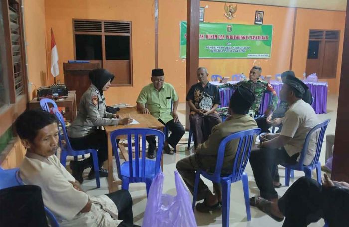 Aktif Sambang Desa, Polwan Ngawi Dengarkan Curhatan Warga Aktif Sambang Desa, Polwan Ngawi Dengarkan Curhatan Warga