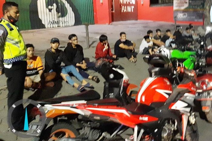 Razia Balap Liar, Polres Gresik Amankan Belasan Remaja Razia Balap Liar, Polres Gresik Amankan Belasan Remaja