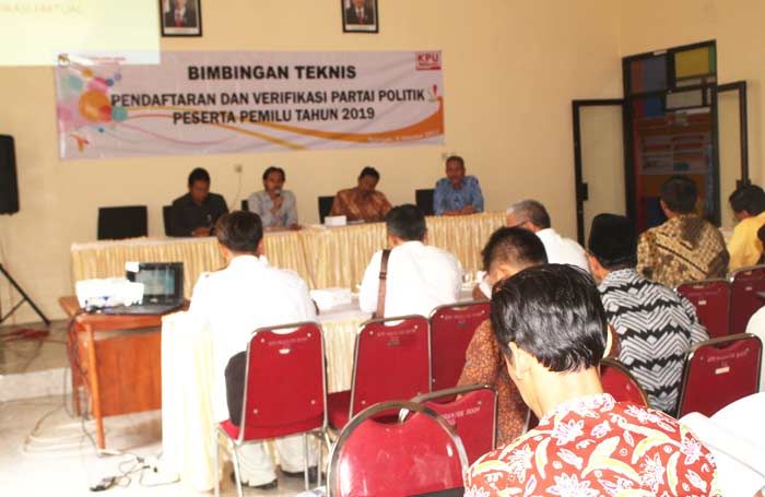 KPU Nganjuk Gelar Bimtek Verifikasi Parpol Peserta Pemilu 2019 KPU Nganjuk Gelar Bimtek Verifikasi Parpol Peserta Pemilu 2019