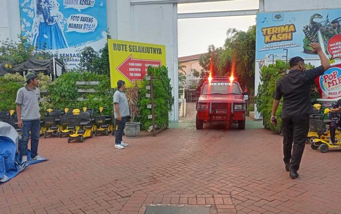 The Legend Stars Jatim Park 3 Terbakar, Kerugian Ditaksir Rp300 Juta The Legend Stars Jatim Park 3 Terbakar, Kerugian Ditaksir Rp300 Juta