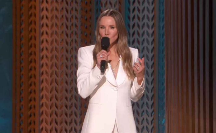 Kristen Bell Buka SAG Awards dengan Memarodikan Lagu Do You Want to Build a Snowman Kristen Bell Buka SAG Awards dengan Memarodikan Lagu Do You Want to Build a Snowman