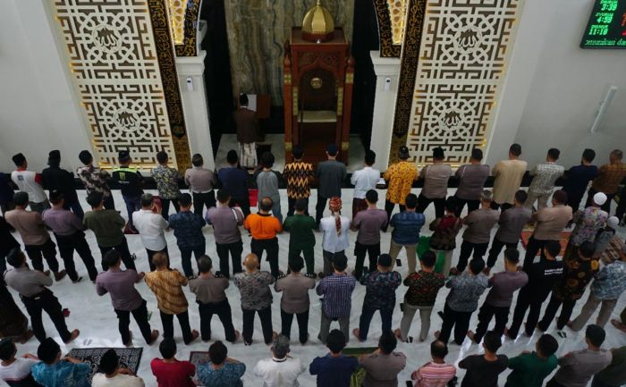 Polresta Sidoarjo Gelar Sholat Ghaib untuk Korban Gempa Cianjur