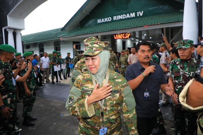 Khofifah Sampaikan Persiapannya saat Hendak Jalani Retreat Kepala Daerah di Magelang Khofifah Sampaikan Persiapannya saat Hendak Jalani Retreat Kepala Daerah di Magelang
