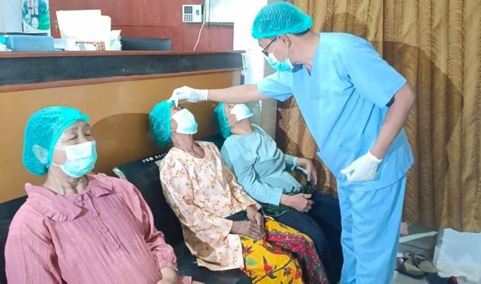 Tim Yankes Bergerak di Pulau Raas Sumenep, Gubernur Khofifah: Wujud Program Jatim Sehat untuk Semua Tim Yankes Bergerak di Pulau Raas Sumenep, Gubernur Khofifah: Wujud Program Jatim Sehat untuk Semua