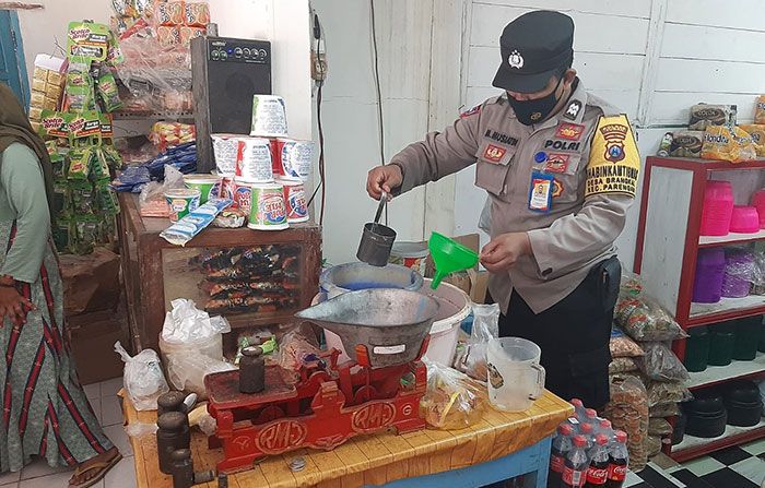 Antisipasi Penimbunan Minyak Goreng, Personel Polsek Parengan Sidak Pasar Tradisional Antisipasi Penimbunan Minyak Goreng, Personel Polsek Parengan Sidak Pasar Tradisional