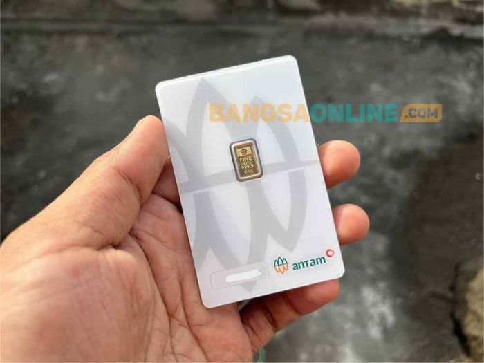 Harga Emas Antam Merosot, 0,5 Gram Turun di Bawah Rp1 Juta