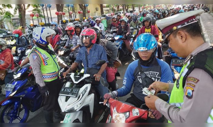 7 Hari Gelar Razia Operasi Zebra Semeru, Satlantas Polresta Sidoarjo Tilang 7.000 Pengendara 7 Hari Gelar Razia Operasi Zebra Semeru, Satlantas Polresta Sidoarjo Tilang 7.000 Pengendara