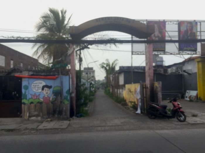 Kabar Dugaan Penyekapan 12 PSK di Surabaya oleh Mucikari, Warga Ungkap soal Hutang hingga Preman Kabar Dugaan Penyekapan 12 PSK di Surabaya oleh Mucikari, Warga Ungkap soal Hutang hingga Preman