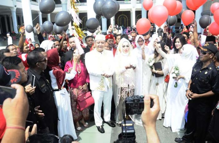 Usai Nikah, Wakil Wali Kota Surabaya Langsung Orasi Politik di Syukuran HUT PDIP ke-44 Usai Nikah, Wakil Wali Kota Surabaya Langsung Orasi Politik di Syukuran HUT PDIP ke-44