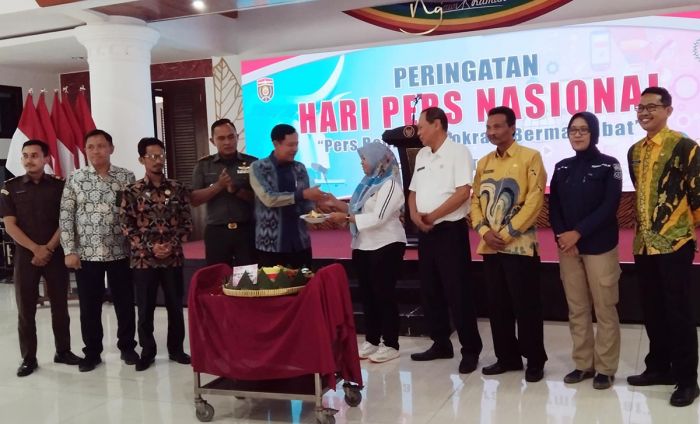 PWI Ngawi Peringati HPN 2023 Secara Sederhana, Tumpengan di Pendopo Pemkab PWI Ngawi Peringati HPN 2023 Secara Sederhana, Tumpengan di Pendopo Pemkab