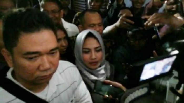 Kuasa Hukum Vanessa Angel Laporkan Tujuh Penyidik Polda Jatim ke Propam Mabes Polri Kuasa Hukum Vanessa Angel Laporkan Tujuh Penyidik Polda Jatim ke Propam Mabes Polri