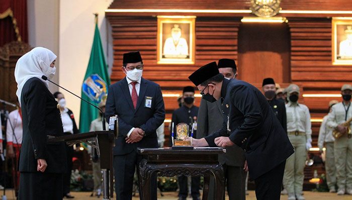 Dilantik Gubernur Khofifah, Adhy Karyono Resmi Jabat Sekdaprov Jatim Dilantik Gubernur Khofifah, Adhy Karyono Resmi Jabat Sekdaprov Jatim