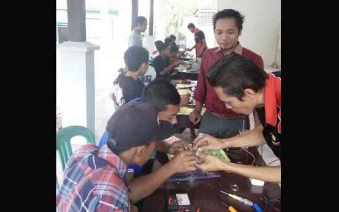 Pemberdayaan Lewat Dana Desa, Pemuda Desa Tapan Rejo Diberi Pelatihan Servis Lampu Pemberdayaan Lewat Dana Desa, Pemuda Desa Tapan Rejo Diberi Pelatihan Servis Lampu