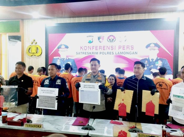 Kades Sidomukti Lamongan Ditahan Polisi Usai Terbukti Pungli ke Warga yang Urus Sertifikat Tanah Kades Sidomukti Lamongan Ditahan Polisi Usai Terbukti Pungli ke Warga yang Urus Sertifikat Tanah