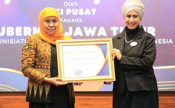 Inisiator Komunikasi Digital Pertama di Indonesia, Gubernur Khofifah Sabet Penghargaan dari ISKI