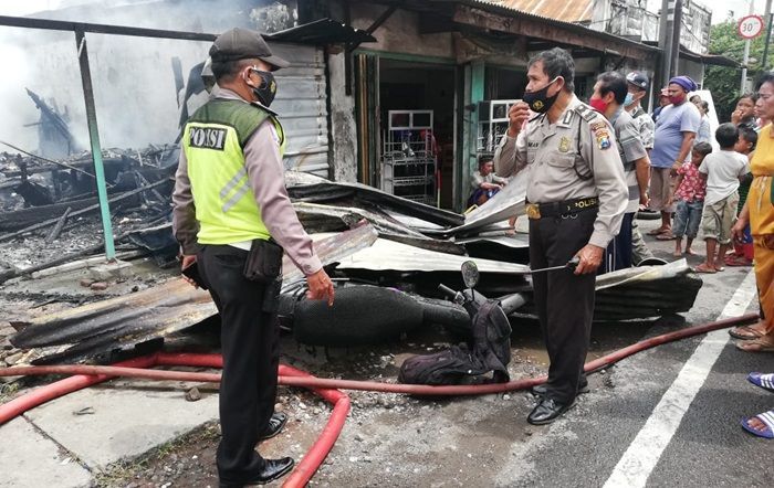Spirtus Tumpah, Kios Tambal Ban dan Warung di Porong Ludes Terbakar Spirtus Tumpah, Kios Tambal Ban dan Warung di Porong Ludes Terbakar