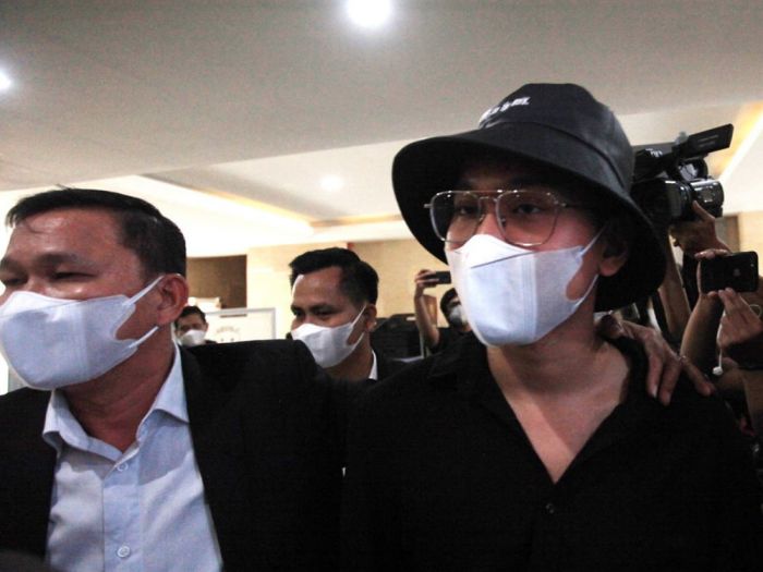 Indra Kenz ditetapkan Sebagai Tersangka Penipuan Binomo Indra Kenz ditetapkan Sebagai Tersangka Penipuan Binomo