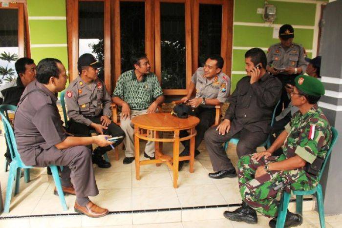 Isteri Caleg Golkar di Jombang Dua Kali Nyoblos Isteri Caleg Golkar di Jombang Dua Kali Nyoblos