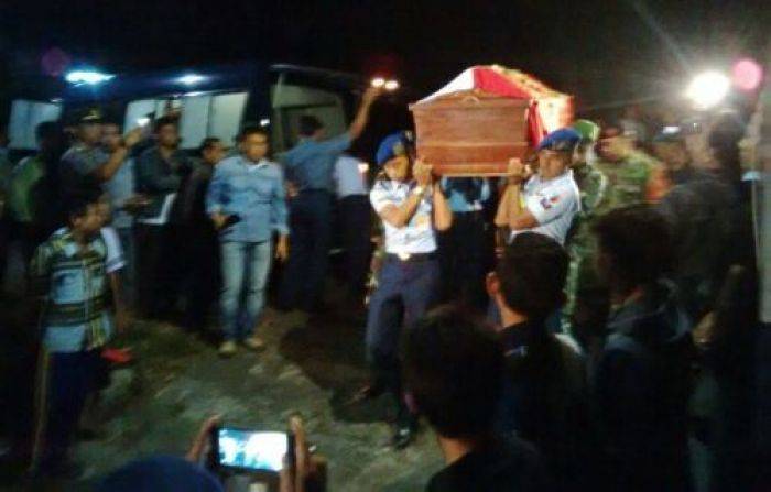 Pemakaman Peltu Kohar, Juru Mesin Hercules Maut, Tetap Khidmat Tanpa Tembakan Salvo Pemakaman Peltu Kohar, Juru Mesin Hercules Maut, Tetap Khidmat Tanpa Tembakan Salvo