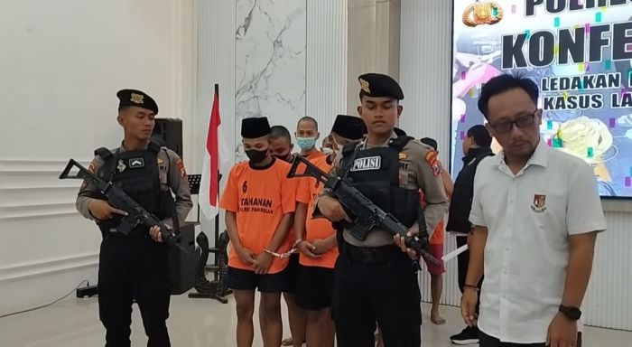 Polres Pamekasan Amankan 8 Tersangka Tragedi Petasan Maut yang Tewaskan 1 Orang di Proppo Polres Pamekasan Amankan 8 Tersangka Tragedi Petasan Maut yang Tewaskan 1 Orang di Proppo
