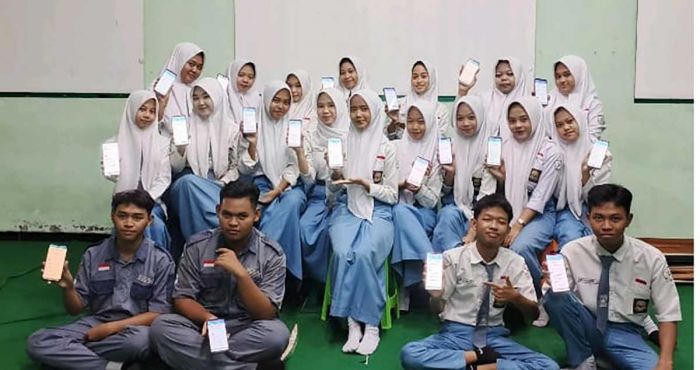 BPJS Kesehatan Kediri Ajak Siswa SMKN 1 Plosoklaten Lakukan Skrining Riwayat Kesehatan