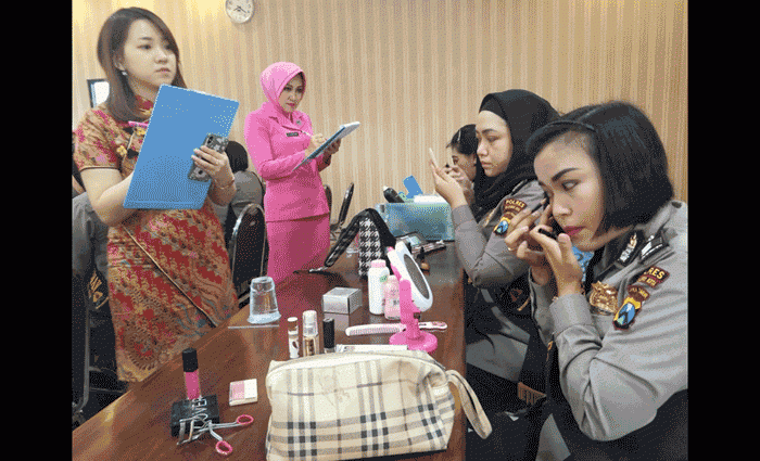 Lomba Make Up Warnai HUT ke-70 Polwan di Polres Mojokerto Kota